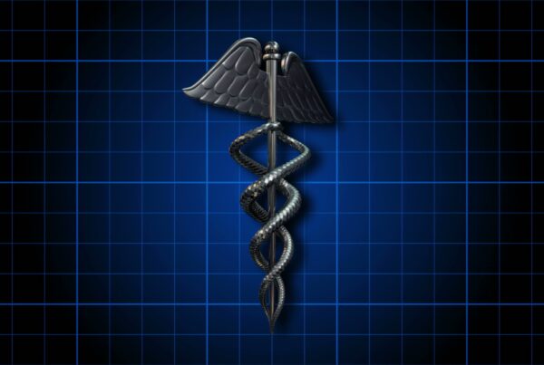 4K video pf a rotating, digital caduceus symbol with serpents and wings on a blue grid background, representing commerce and often medical themes.