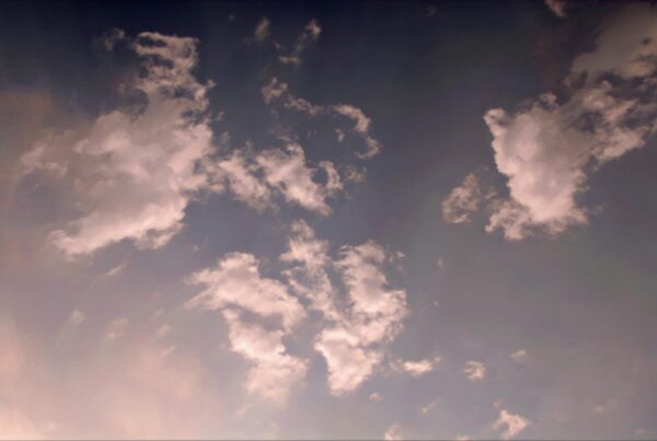 4K video of a serene sunset sky with wispy time-lapse clouds and a warm gradient.