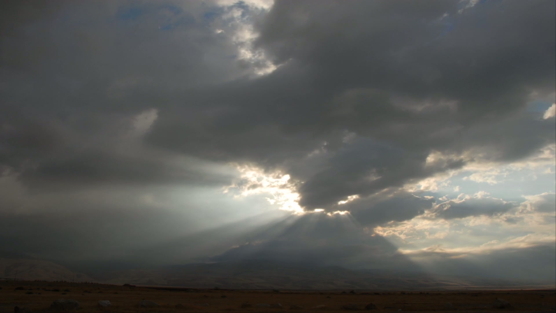 Dramatic Time-Lapse Sky and Sunbeams