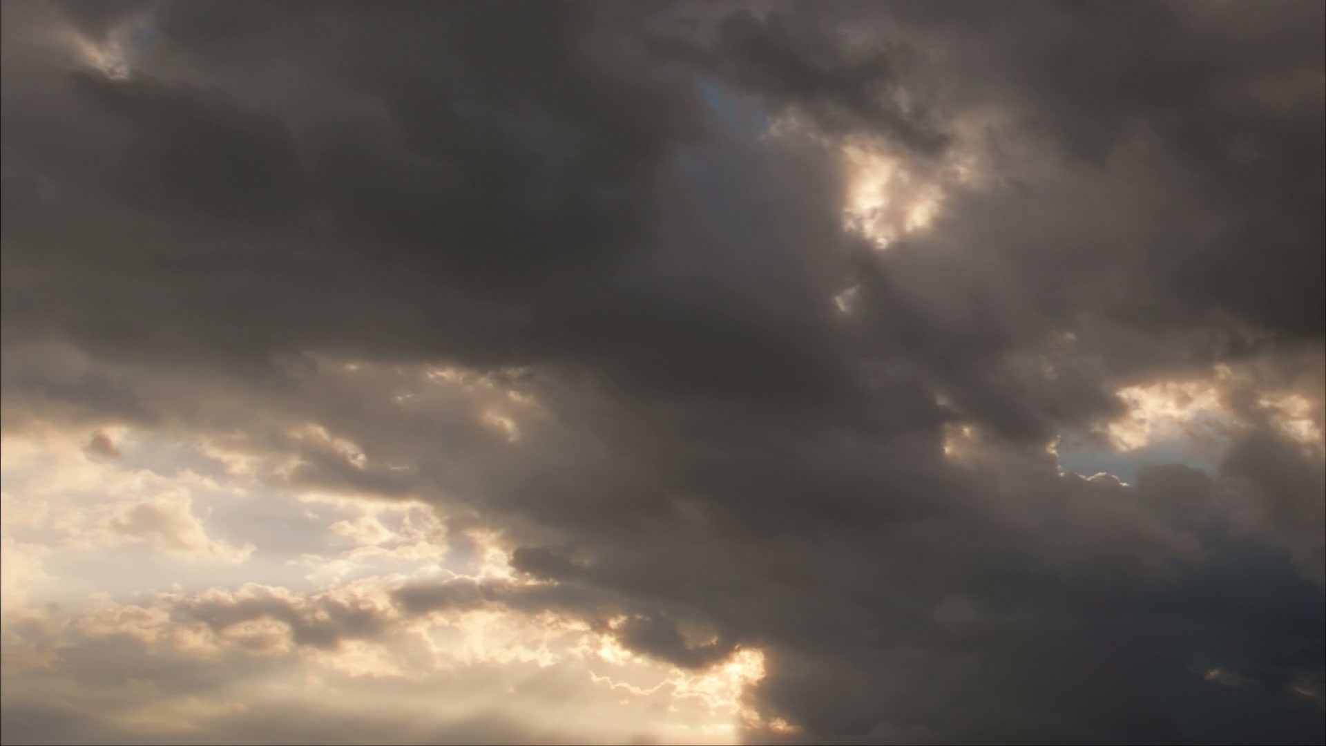 Dramatic Time-Lapse Clouds Overhead