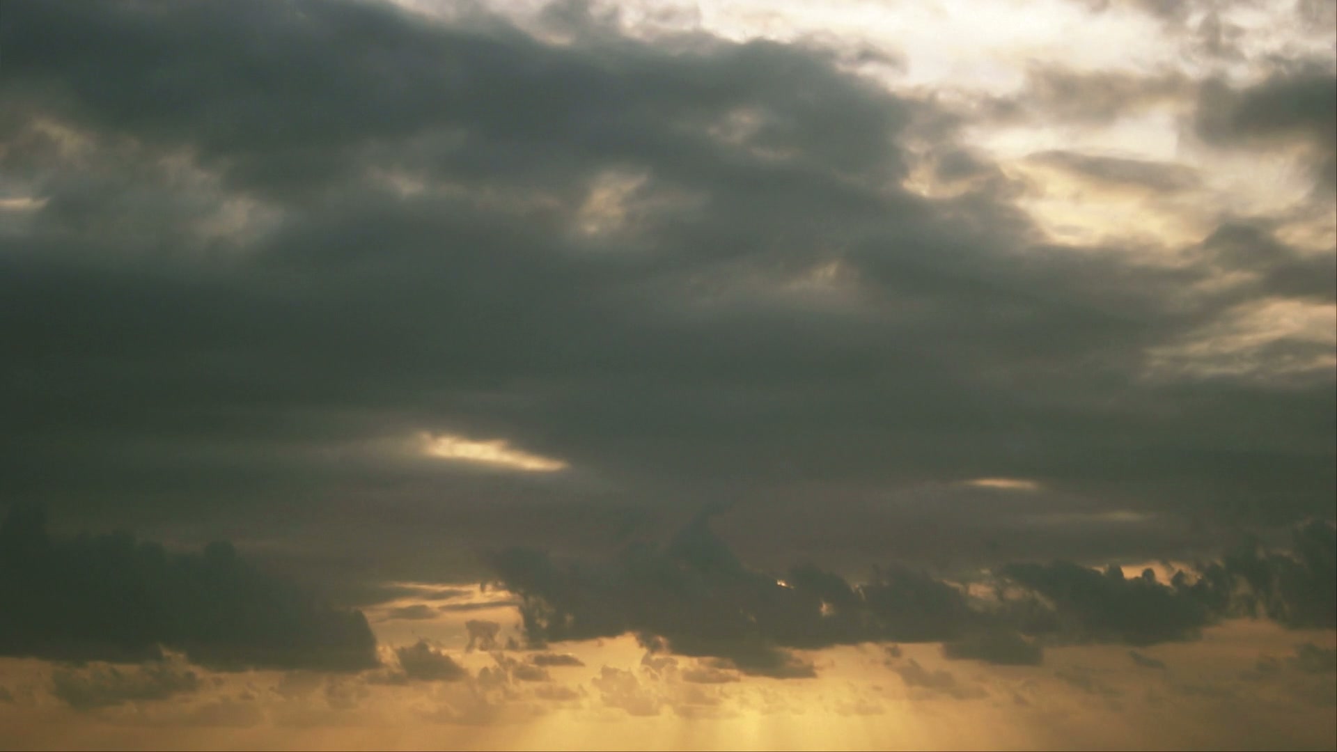 Dramatic Time-Lapse Sky with Sunlight