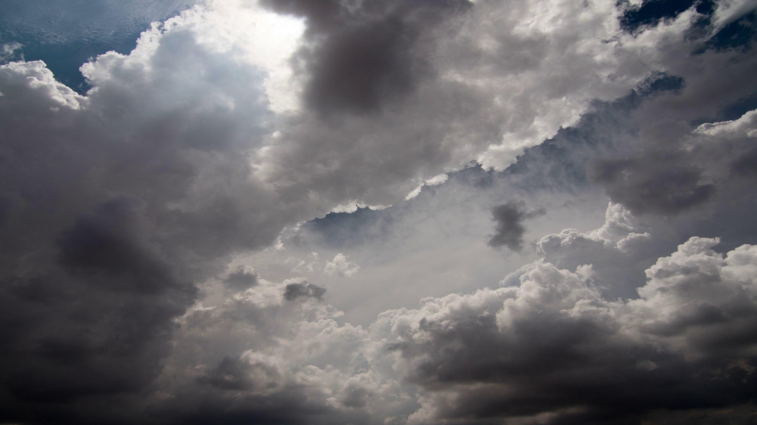 4K Time-Lapse Storm Clouds Roar