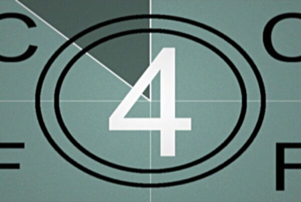 4K video classic film countdown with numbers on a green background, invoking anticipation and cinema nostalgia.
