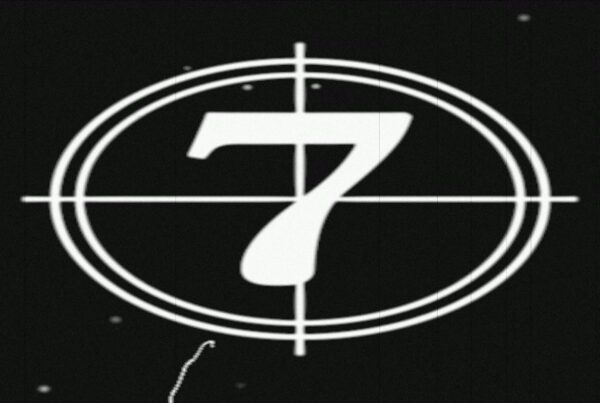 Vintage film countdown featuring numbers with white concentric circles and crosshairs on a black background, reminiscent of classic cinema and projection reel transitions.